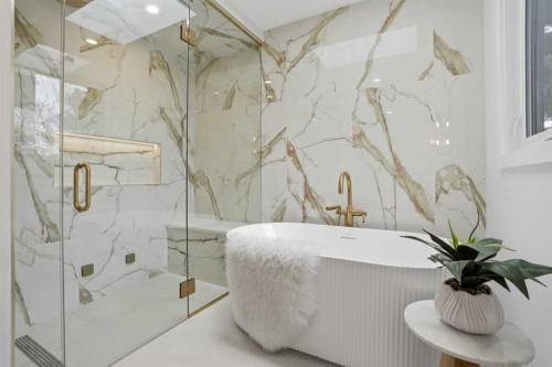 119 Canterville Road Sw, Calgary, AB - Indoor Photo Showing Bathroom
