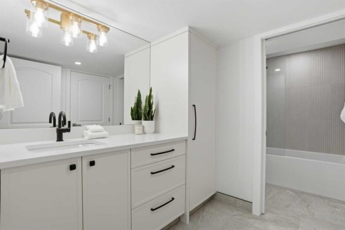 119 Canterville Road Sw, Calgary, AB - Indoor Photo Showing Bathroom