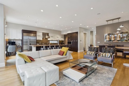 1624 Broadview Road Nw, Calgary, AB - Indoor Photo Showing Living Room