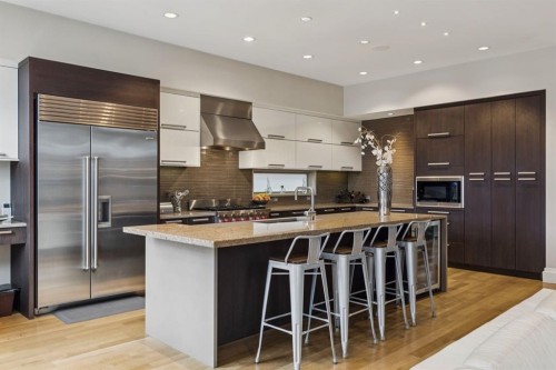 1624 Broadview Road Nw, Calgary, AB - Indoor Photo Showing Kitchen With Upgraded Kitchen