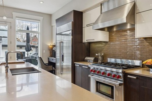 1624 Broadview Road Nw, Calgary, AB - Indoor Photo Showing Kitchen With Double Sink With Upgraded Kitchen