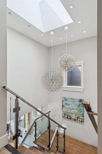 1624 Broadview Road Nw, Calgary, AB - Indoor Photo Showing Other Room