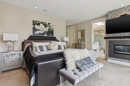 1624 Broadview Road Nw, Calgary, AB - Indoor With Fireplace