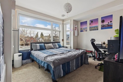 1624 Broadview Road Nw, Calgary, AB - Indoor Photo Showing Bedroom