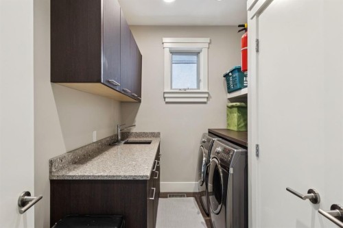 1624 Broadview Road Nw, Calgary, AB - Indoor Photo Showing Laundry Room