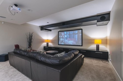 1624 Broadview Road Nw, Calgary, AB - Indoor Photo Showing Other Room