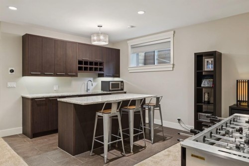 1624 Broadview Road Nw, Calgary, AB - Indoor Photo Showing Kitchen