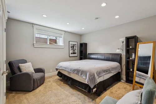 1624 Broadview Road Nw, Calgary, AB - Indoor Photo Showing Bedroom