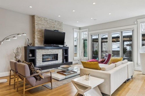 1624 Broadview Road Nw, Calgary, AB - Indoor Photo Showing Living Room With Fireplace