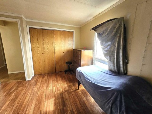 211 1St Avenue, Torrington, AB - Indoor Photo Showing Bedroom
