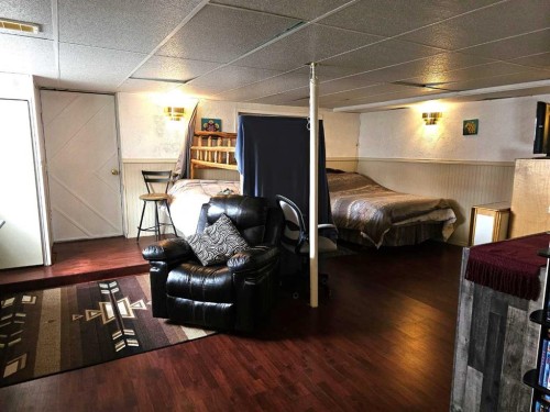 211 1St Avenue, Torrington, AB - Indoor