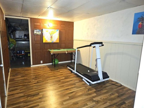 211 1St Avenue, Torrington, AB - Indoor