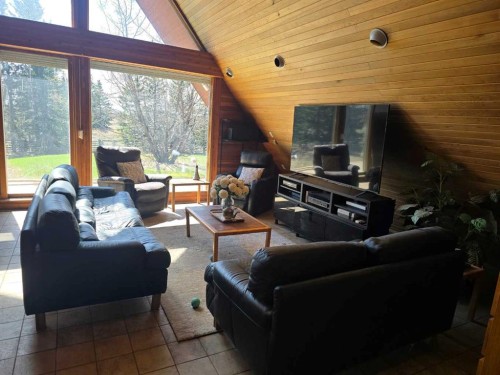272128 Range Road 291 Ne, Airdrie, AB -  Photo Showing Living Room