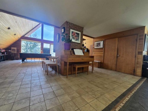 272128 Range Road 291 Ne, Airdrie, AB - Indoor Photo Showing Other Room