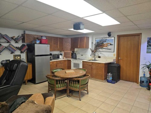 272128 Range Road 291 Ne, Airdrie, AB - Indoor Photo Showing Other Room