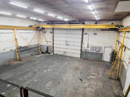 272128 Range Road 291 Ne, Airdrie, AB - Indoor Photo Showing Garage