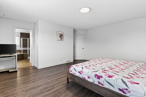 421 Auburn Bay Boulevard Se, Calgary, AB - Indoor Photo Showing Bedroom