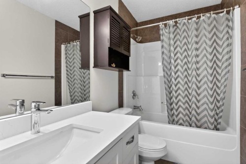 421 Auburn Bay Boulevard Se, Calgary, AB - Indoor Photo Showing Bathroom