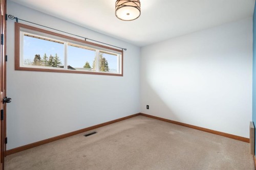 1619 47 Street Sw, Calgary, AB - Indoor Photo Showing Other Room