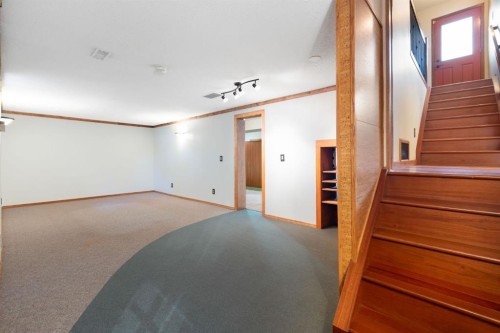 1619 47 Street Sw, Calgary, AB - Indoor Photo Showing Other Room