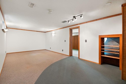 1619 47 Street Sw, Calgary, AB - Indoor Photo Showing Other Room