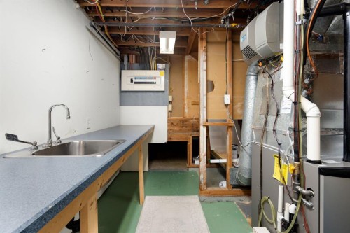 1619 47 Street Sw, Calgary, AB - Indoor Photo Showing Basement