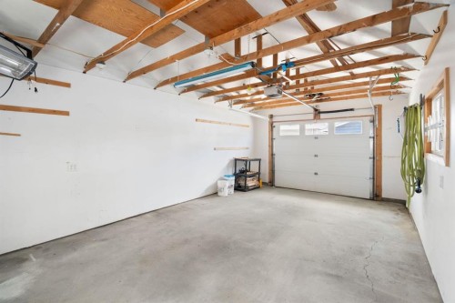 1619 47 Street Sw, Calgary, AB - Indoor Photo Showing Garage