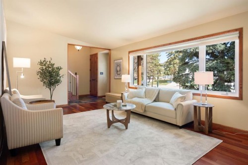 1619 47 Street Sw, Calgary, AB - Indoor Photo Showing Living Room