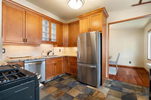 1619 47 Street Sw, Calgary, AB - Indoor Photo Showing Kitchen