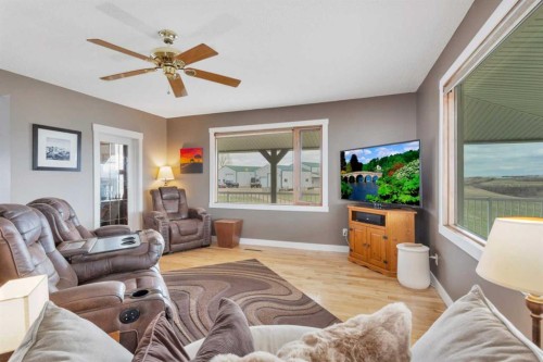 29426 Range Road 292, Rural Mountain View County, AB - Indoor Photo Showing Living Room