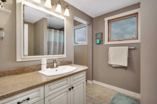 29426 Range Road 292, Rural Mountain View County, AB - Indoor Photo Showing Bathroom