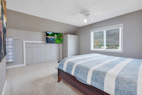 29426 Range Road 292, Rural Mountain View County, AB - Indoor Photo Showing Bedroom