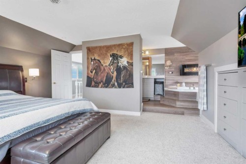 29426 Range Road 292, Rural Mountain View County, AB - Indoor Photo Showing Bedroom