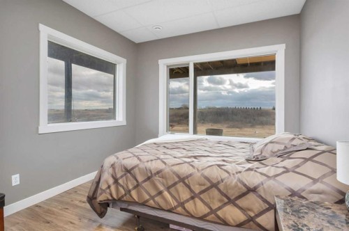 29426 Range Road 292, Rural Mountain View County, AB - Indoor Photo Showing Bedroom