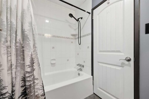 203-3103 Blakiston Drive Nw, Calgary, AB - Indoor Photo Showing Bathroom