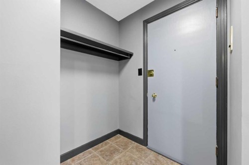 203-3103 Blakiston Drive Nw, Calgary, AB - Indoor Photo Showing Other Room