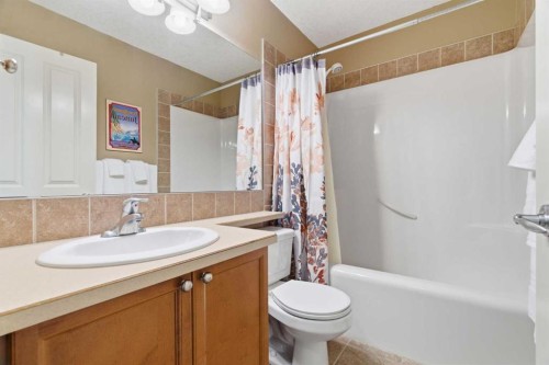 78 Westmount Circle, Okotoks, AB - Indoor Photo Showing Bathroom