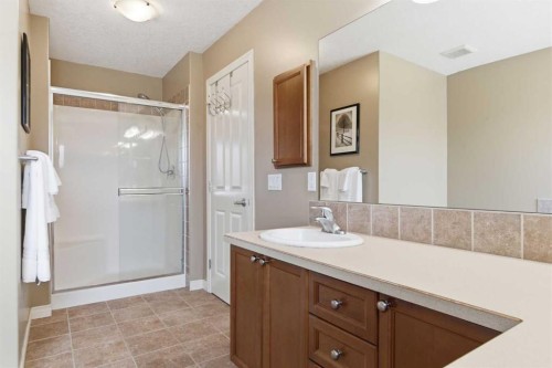 78 Westmount Circle, Okotoks, AB - Indoor Photo Showing Bathroom