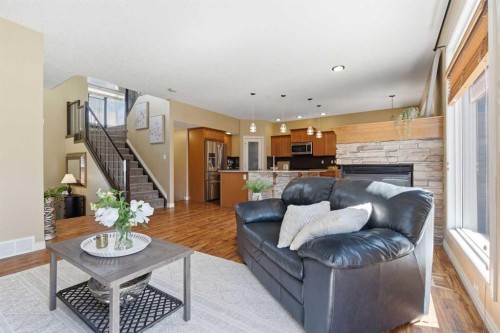 78 Westmount Circle, Okotoks, AB - Indoor Photo Showing Living Room