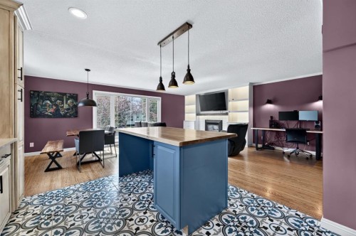 8 Slocan Road Sw, Calgary, AB - Indoor