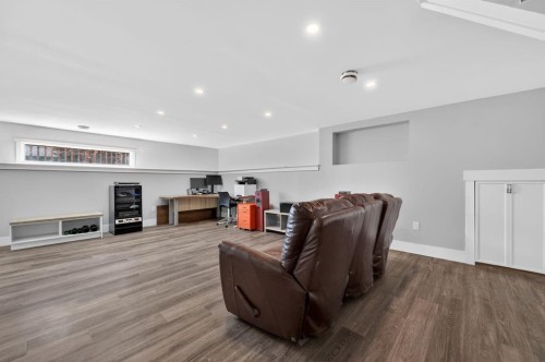 8 Slocan Road Sw, Calgary, AB - Indoor