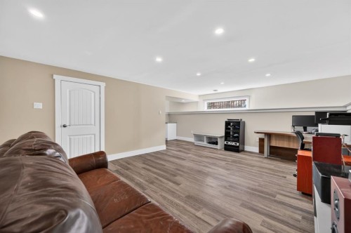 8 Slocan Road Sw, Calgary, AB - Indoor