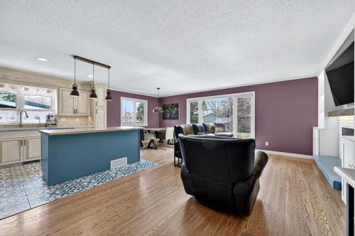 8 Slocan Road Sw, Calgary, AB - Indoor