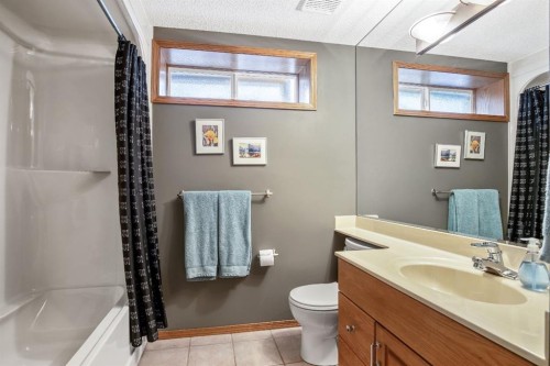 120 Bow Meadows Drive, Cochrane, AB - Indoor Photo Showing Bathroom