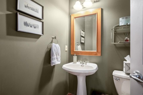 120 Bow Meadows Drive, Cochrane, AB - Indoor Photo Showing Bathroom