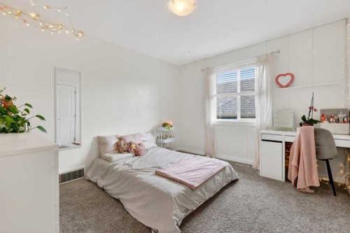 41 Westridge Road, Okotoks, AB - Indoor Photo Showing Bedroom