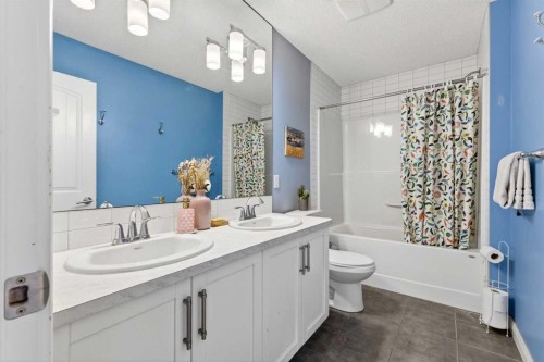 41 Westridge Road, Okotoks, AB - Indoor Photo Showing Bathroom