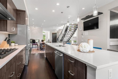 2741 16A Street Se, Calgary, AB 