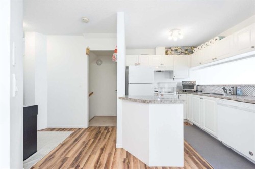 281 Citadel Point Nw, Calgary, AB - Indoor Photo Showing Kitchen