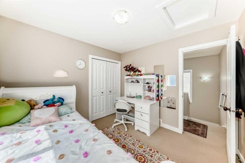 299 Saddlebrook Circle Ne, Calgary, AB - Indoor Photo Showing Bedroom